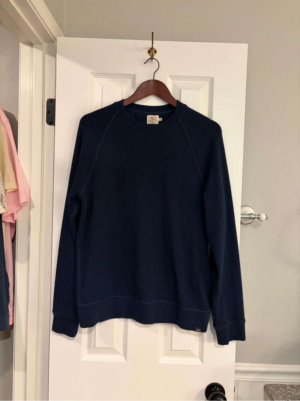 Faherty Legend Crew Neck Sweater Men’s Medium Navy Twill Knit - Picture 9 of 16